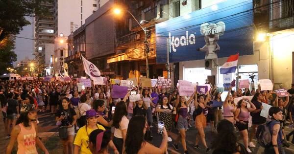 La Nación / 8M: Marcha por desprecarización laboral y casos de feminicidios