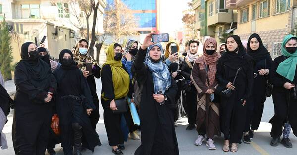 La Nación / 8M: las mujeres se movilizan por sus derechos en todo el mundo