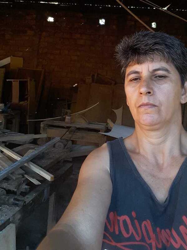 Una mujer extraordinaria: Minguera sobresale en el rubro de la carpintería - La Clave