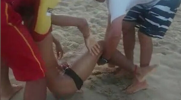 Adolescentes fueron mutilados por tiburones en playa de Brasil - Radio Imperio