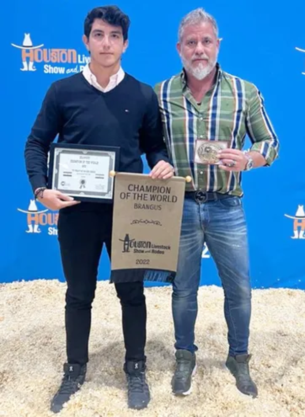 Premian a agroganadera paraguaya por contar con el mejor toro Brangus del mundo