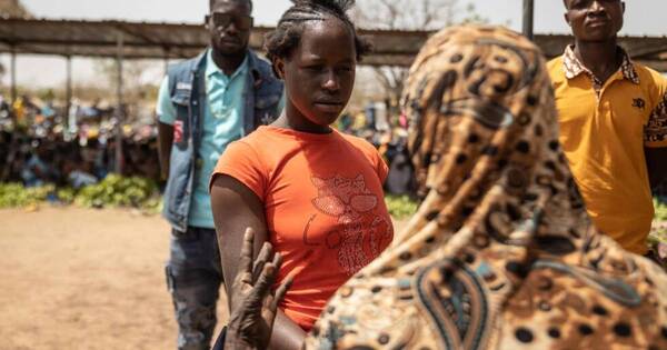 La Nación / Adja, curandera de 20 años alborota en Burkina Faso