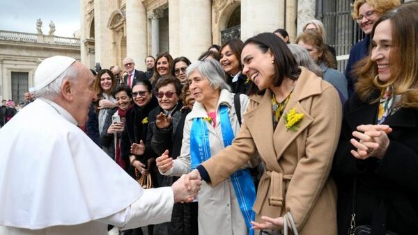 Francisco agradece a las mujeres "su esfuerzo para construir una sociedad más humana" - .::Agencia IP::.