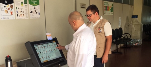 Diario HOY | Voto electrónico: electores tienen varias opciones para practicar el sistema