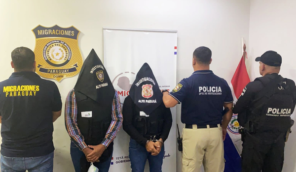 Expulsan del país a dos brasileños - Noticde.com