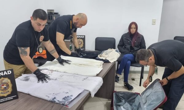 Mujer pretendía viajar con cocaína a España