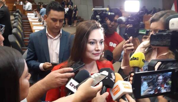 Desde “bandas” hasta “putitas con escapulario”: Diputadas critican machismo imperante en la cámara - ADN Digital