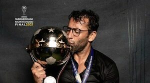Versus / Alberto Valentim, el campeón de la Copa Sudamericana que fue ofrecido a Olimpia