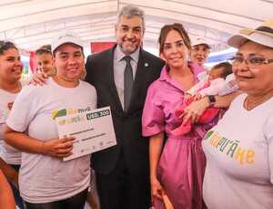 Presidente y primera dama felicitan a las mujeres, que "día a día construyen un mundo más justo y solidario" - .::Agencia IP::.