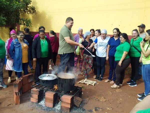 Juancho Acosta se solidariza con padres de la Escuela “Rebeca Fortunata Alen