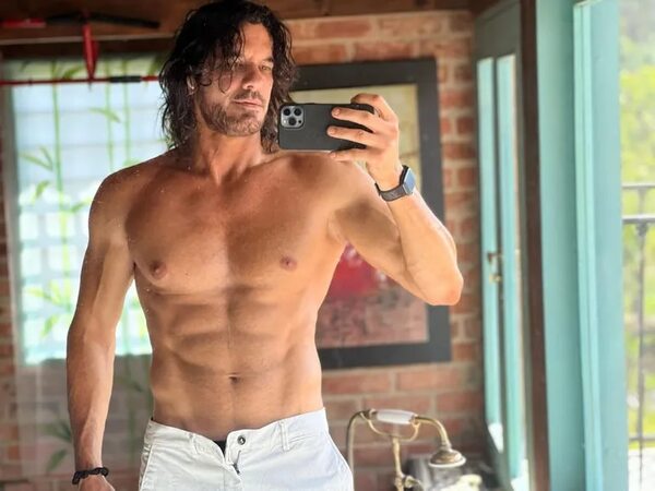 Mario Cimarro saludó a las mujeres en su día: “¡Qué venturosa, espléndida, imposible, prodigiosa!” - Gente - ABC Color