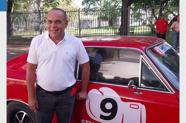 Diario HOY | Diputado acudió a la sesión "preparado" con guantes de boxeo