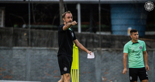 Versus / ¿Cambia todo? El sorpresivo once que prepara Aitor García para enfrentar a Nacional