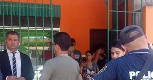 La Nación / Detuvieron a cinco personas por caso de extorsión tras cita por internet