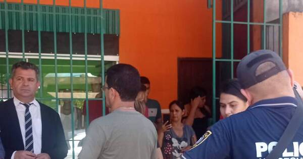 La Nación / Detuvieron a cinco personas por caso de extorsión tras cita por internet