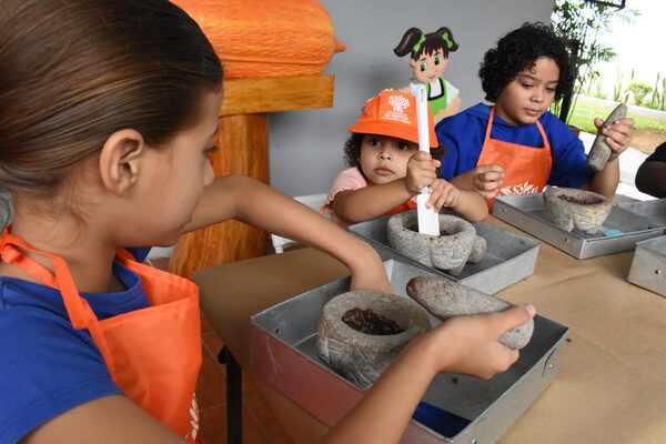 Choconiño, el taller que enseña a los menores la elaboración de chocolates - MarketData