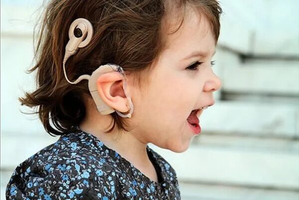 Salud Pública direcciona entrega de implante para niños con discapacidad auditiva, denuncian - Nacionales - ABC Color