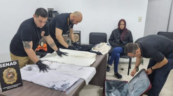 Detienen a pasajera que pretendía viajar con cocaína oculta entre ropas y toallas - Radio Imperio