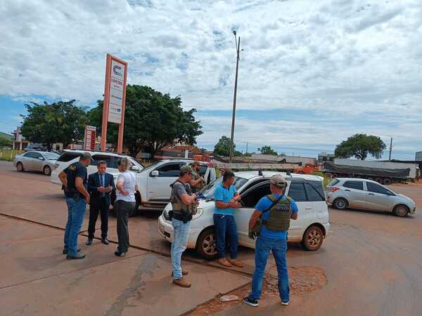 Inteligencia de la Senad incauta un paquete de supuesta cocaína en la línea internacional - Radio Imperio