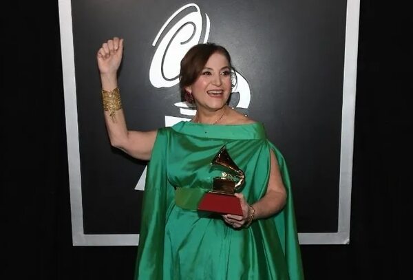 Vídeo: Berta Rojas ya recibió su Latin Grammy y se lo dedicó a las mujeres - Música - ABC Color