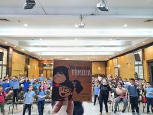La Chilindrina recibe reconocimiento por libros entregados en el marco del programa de prevención del abuso infantil «Yo amo a