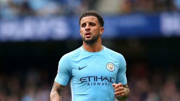 Diario HOY | Investigan a jugador del Manchester City por bajarse los pantalones en un bar