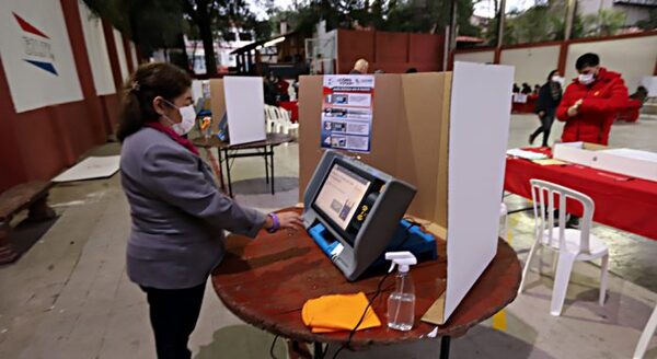TSJE insta a la ciudadanía a practicar el voto con máquinas de votación y simulador web