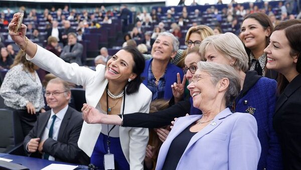 Por primera vez en la historia, hay mujeres en todos los parlamentos del mundo