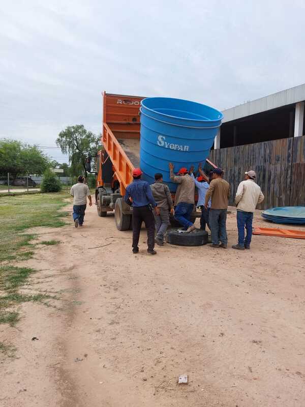 Entregaron tanques para agua y motobomba a la Comisión Pro Vivienda Urbana de Mariscal Estigarribia