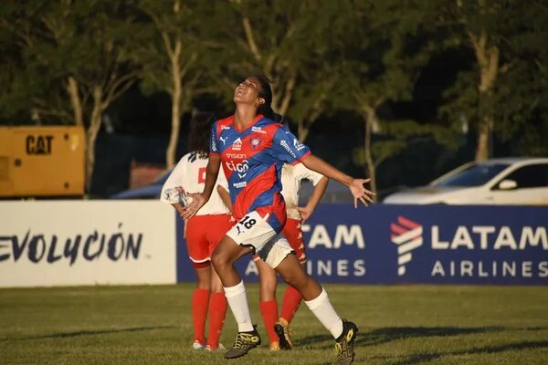 Fútbol Femenino: goleada azulgrana en el arranque de la Sub 18 - Fútbol - ABC Color
