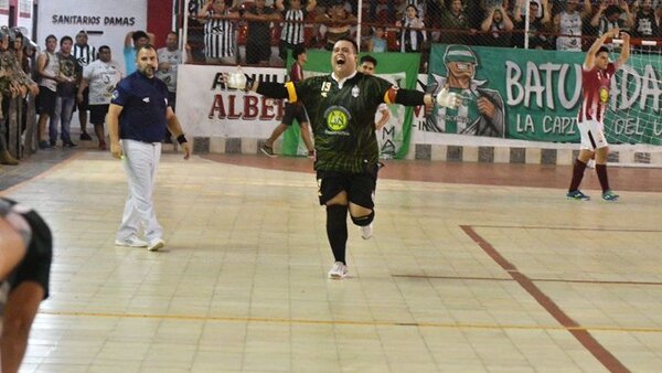 Golazo de arco a arco en el Nacional de fútbol de salón