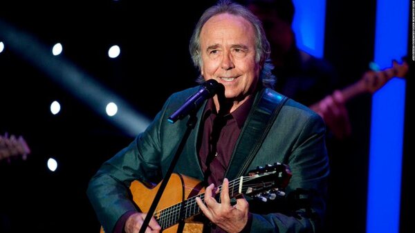 Joan Manuel Serrat volvió a cantar en la Universidad de Barcelona
