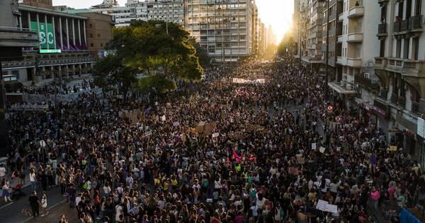La Nación / Las mujeres salieron a la calle en todo el mundo para defender sus derechos