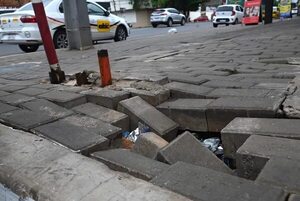 Denuncian a fiscales que cajonearon por años el caso del fallido metrobús - Economía - ABC Color