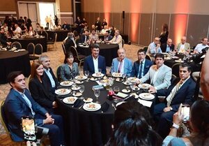 Efraín Alegre pide a empresarios apostar por el cambio - Política - ABC Color
