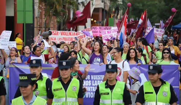 Mujeres exigen a futuros gobernantes acabar con los privilegios - Nacionales - ABC Color