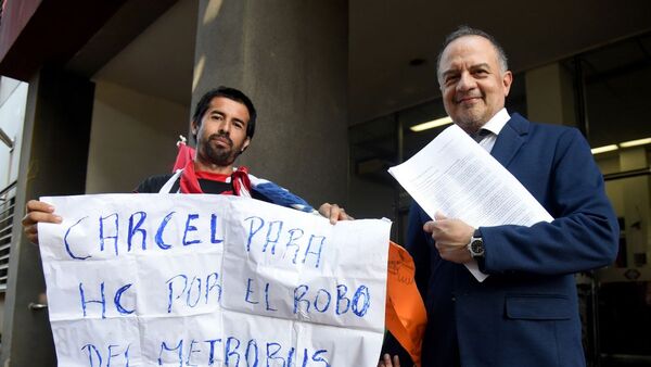 Denuncian a fiscales por su inacción ante descomunal estafa del Metrobús