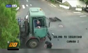 Motociclista quedó bajo un camión y de milagro sobrevivió | Telefuturo