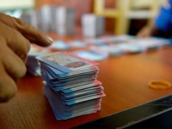 Documentos de identidad y pasaportes estarán integrados con chips · Radio Monumental 1080 AM
