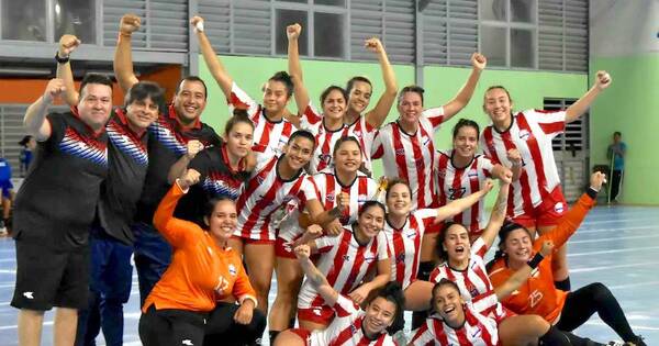La Nación / Campeonas invictas