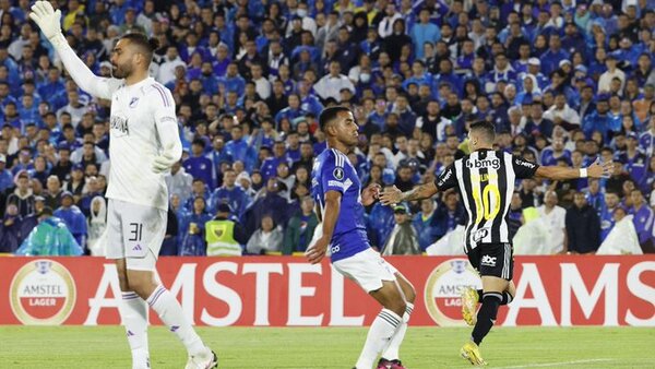 Paulinho saca un punto para Atlético Mineiro
