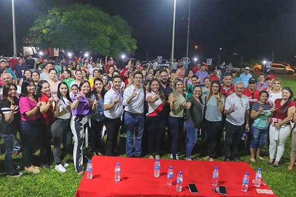 Funcionarios del Hospital Distrital de Hernandarias dan respaldo a Landy Torres y Kapeto Cano | DIARIO PRIMERA PLANA