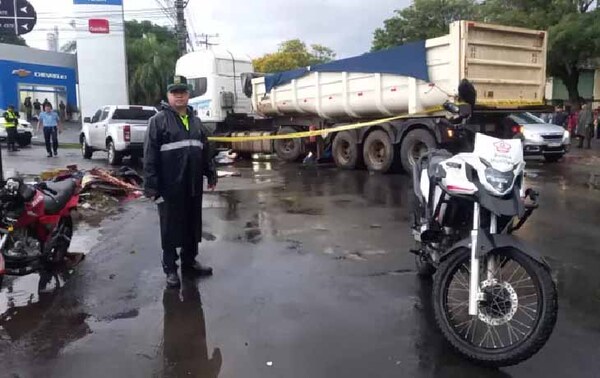 Dos motos chocan y una mujer muere en Asunción – Prensa 5
