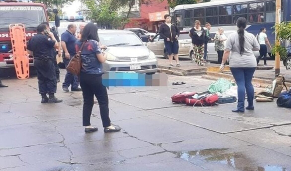 Madre e hija mueren arrolladas por un camión frente al IPS Central - Noticiero Paraguay