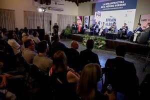 Efraín Alegre promete inversiones en obras públicas y seguridad jurídica a constructores - Política - ABC Color