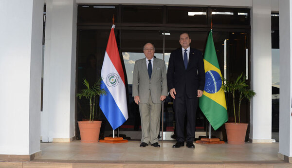 Mauro Vieira, canciller de Brasil se reúne con su homólogo Julio Arriola para una visita a Mario Abdo Benítez - Revista PLUS