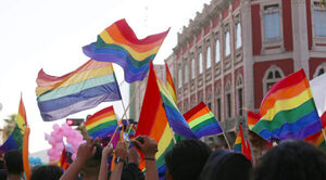 Condenan a 24 personas a prisión por "prácticas homosexuales"