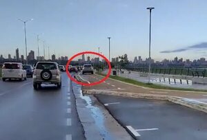 Video: PMT confirma que camioneta que circulaba sobre bicisenda de la Costanera es de Presidencia - Nacionales - ABC Color