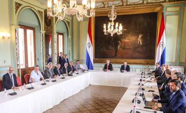 Ejecutivo y sector privado comparten desafíos para garantizar dinámica económica de cara a la transición - El Trueno