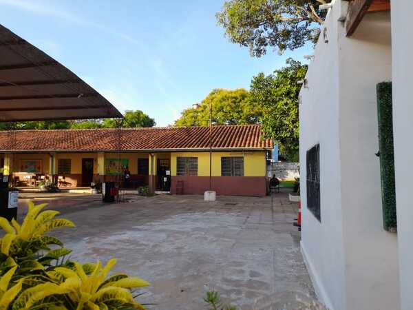 Otra escuela en óptimas condiciones gracias a los padres » San Lorenzo PY